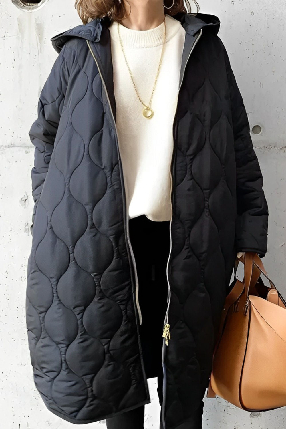 PRISCILLA™ | PARKA MED HETTE OG OMSORGSFULLE DETALJER