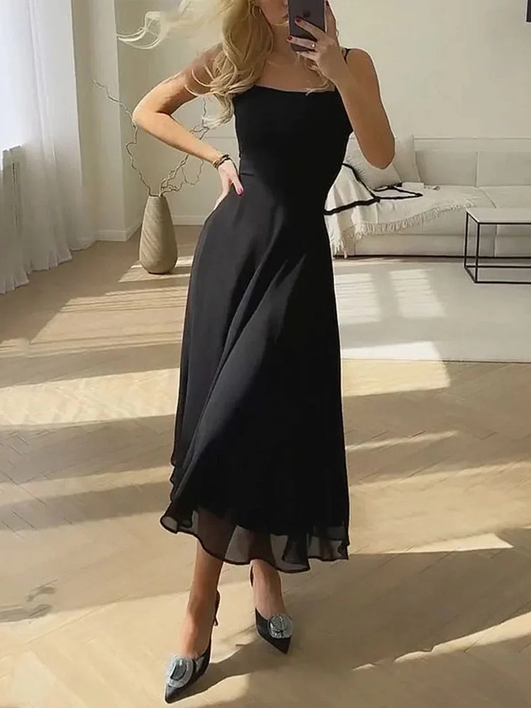 Elegant og Solid Lang Kjole med Stropper
