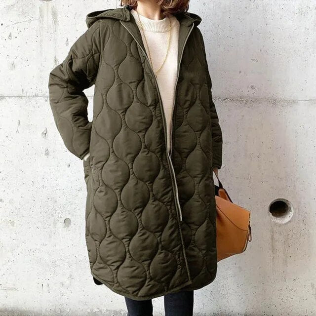 PRISCILLA™ | PARKA MED HETTE OG OMSORGSFULLE DETALJER
