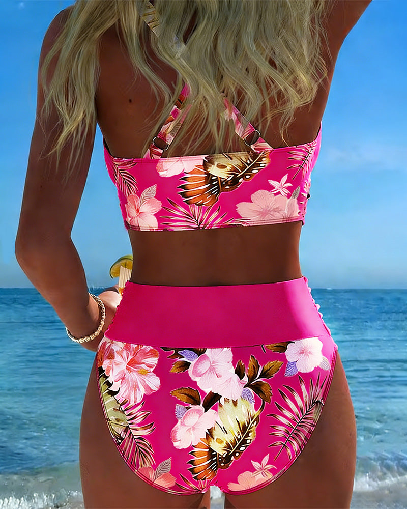 Bikini med kontrasterende blomsterprint og splitt