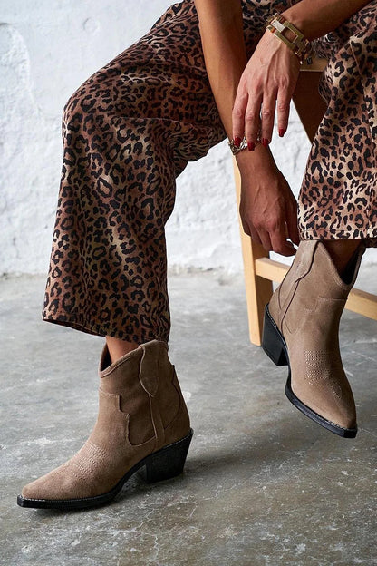 Margot™ | Minimalistiske støvler i semsket skinn