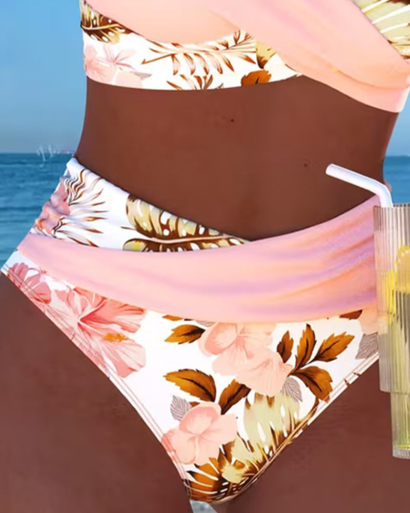 Bikini med kontrasterende blomsterprint og splitt