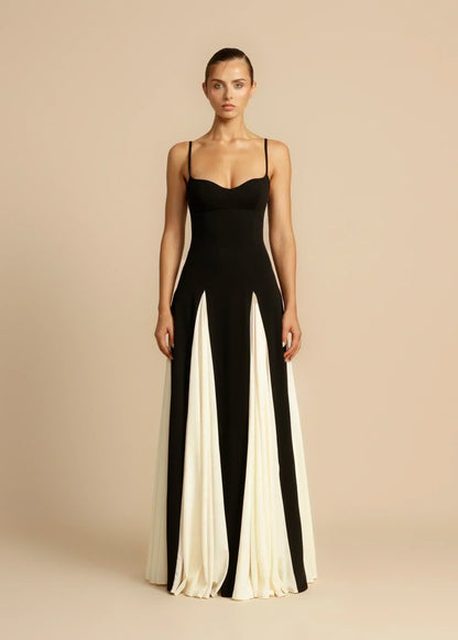 Oshrit™ | Elegant Maxi Kjole med Kontrasterende Volanger