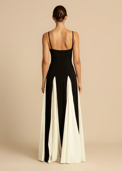 Oshrit™ | Elegant Maxi Kjole med Kontrasterende Volanger