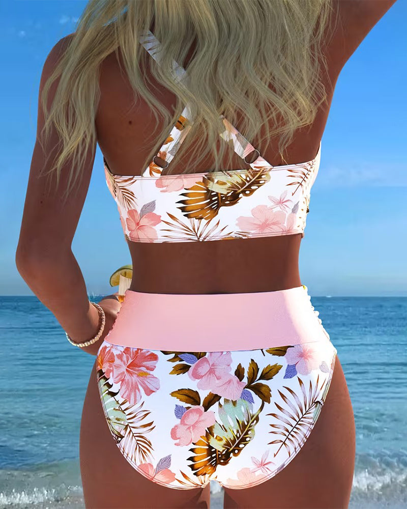 Bikini med kontrasterende blomsterprint og splitt