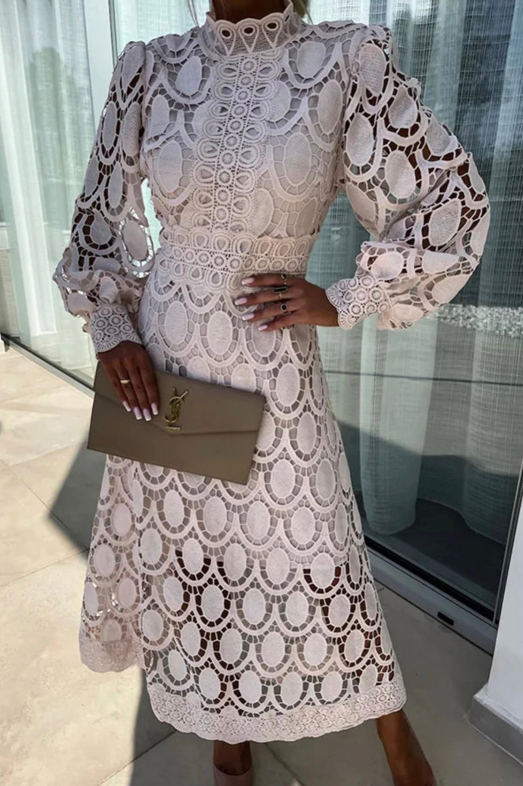 Eloah™ | Elegant Blonde Midi Kjole