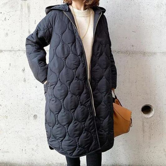PRISCILLA™ | PARKA MED HETTE OG OMSORGSFULLE DETALJER